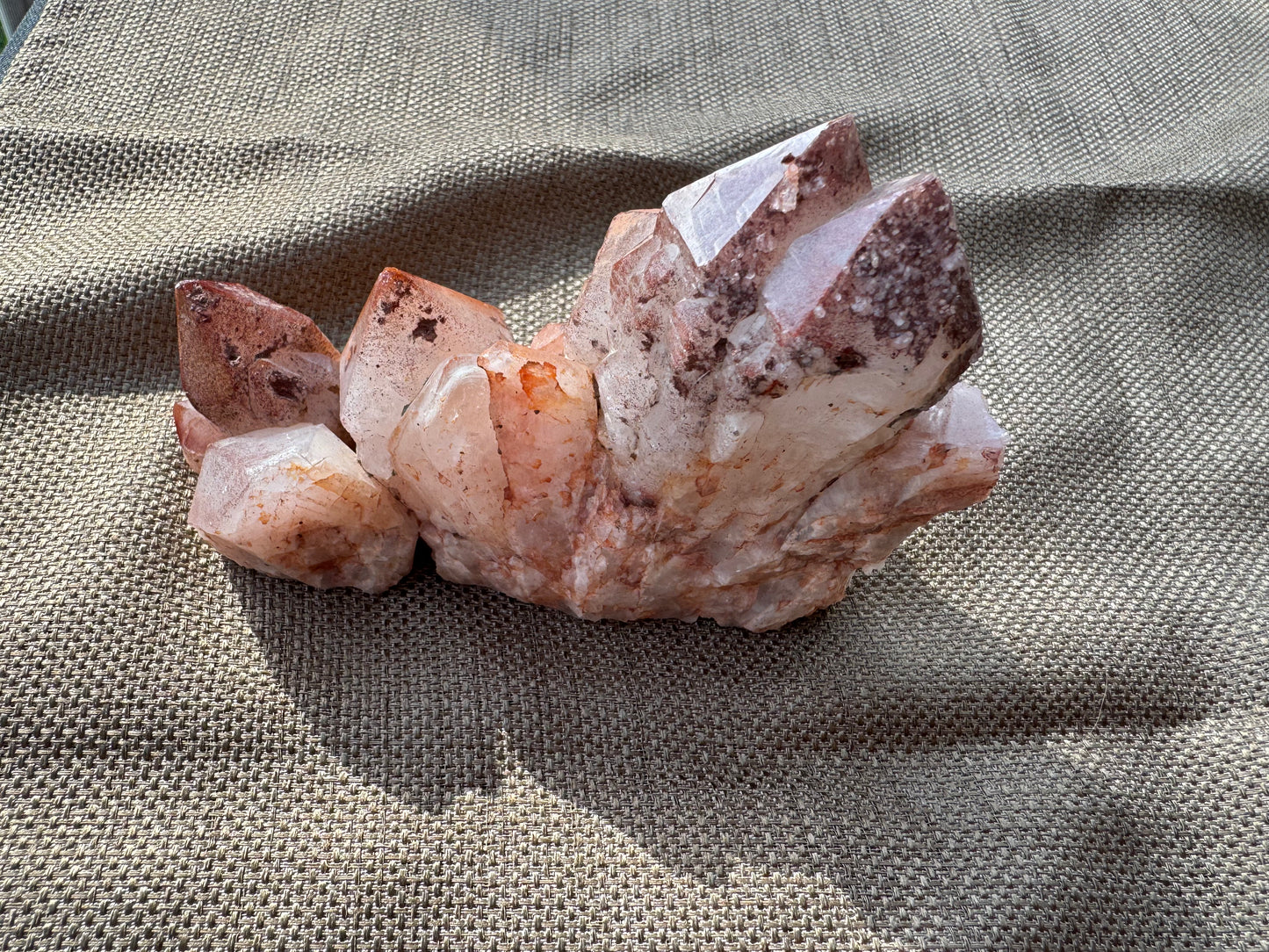 Hematite in Quartz Clusters