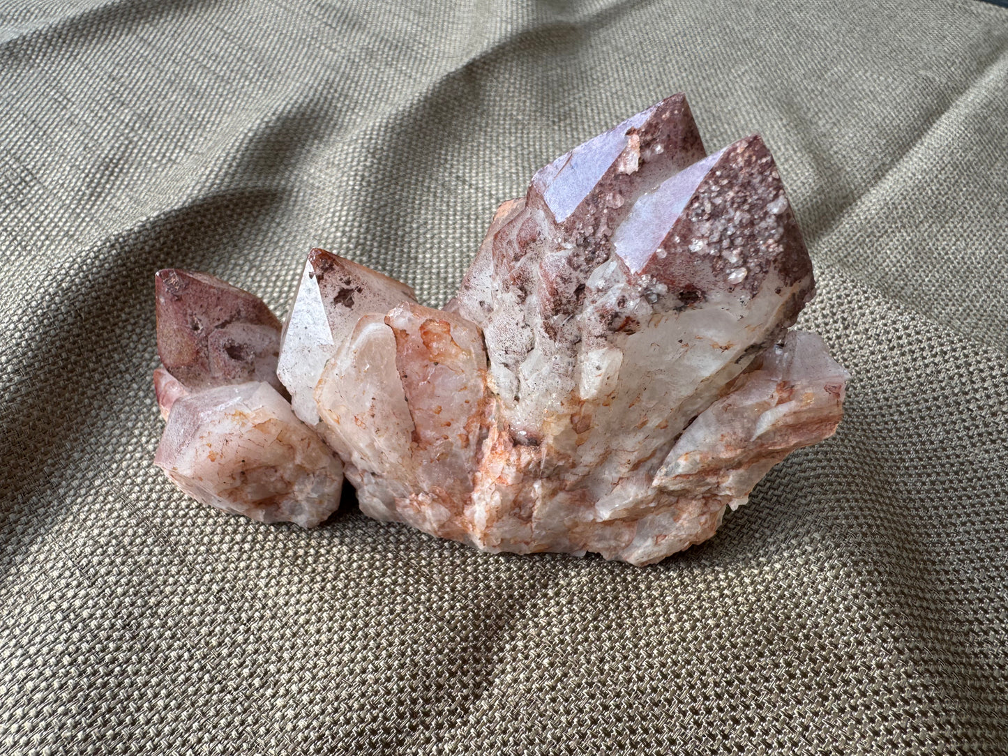 Hematite in Quartz Clusters