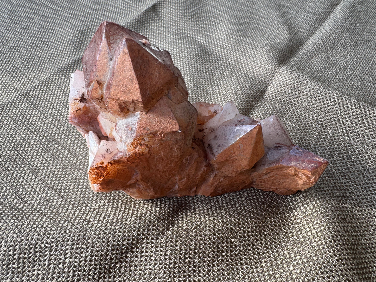 Hematite in Quartz Clusters